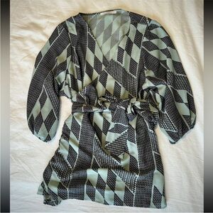 Manaola wrap top size large